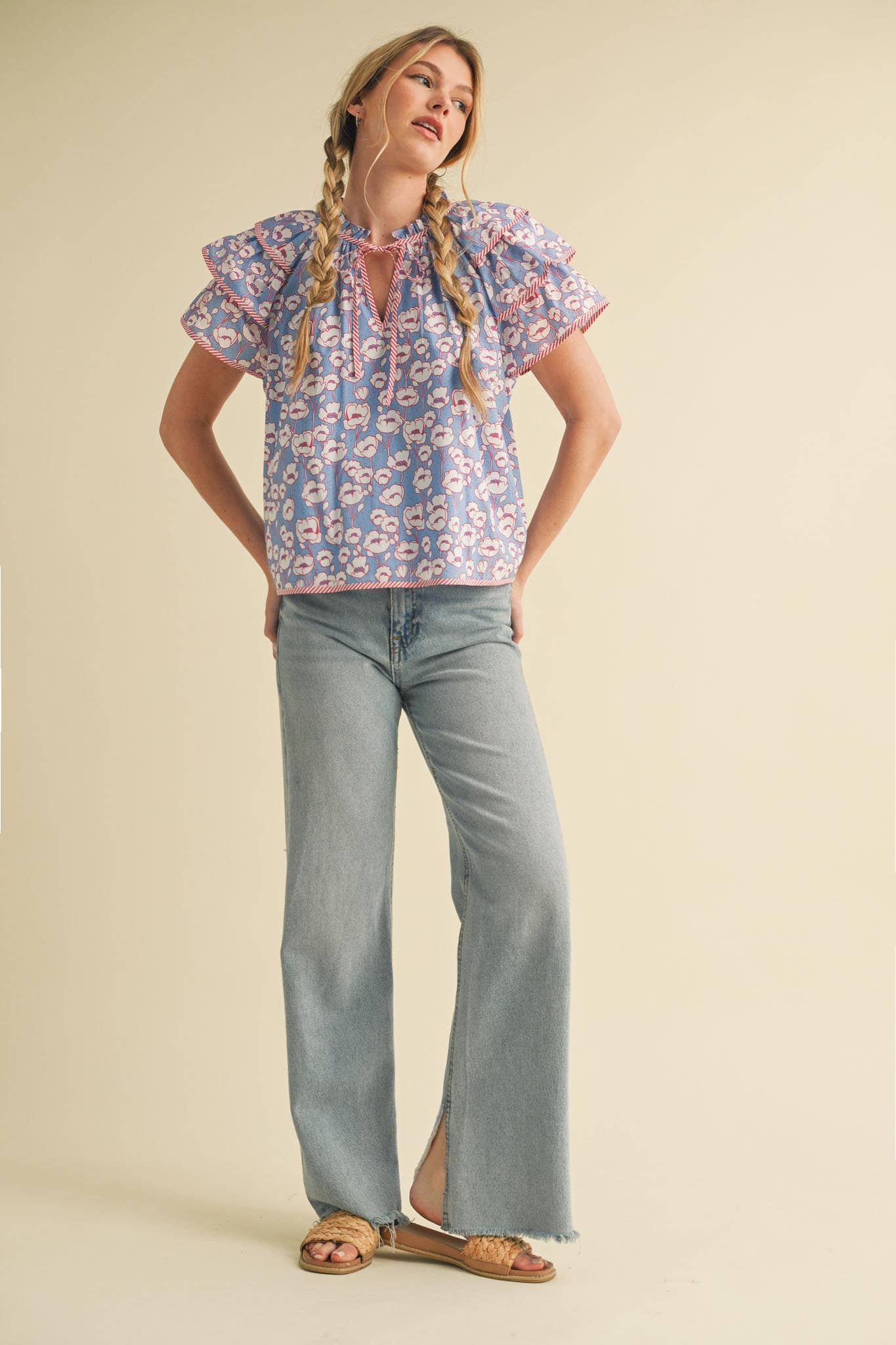 FLORAL FLUTTER SLEEVE CONTRAST BINDING TOP