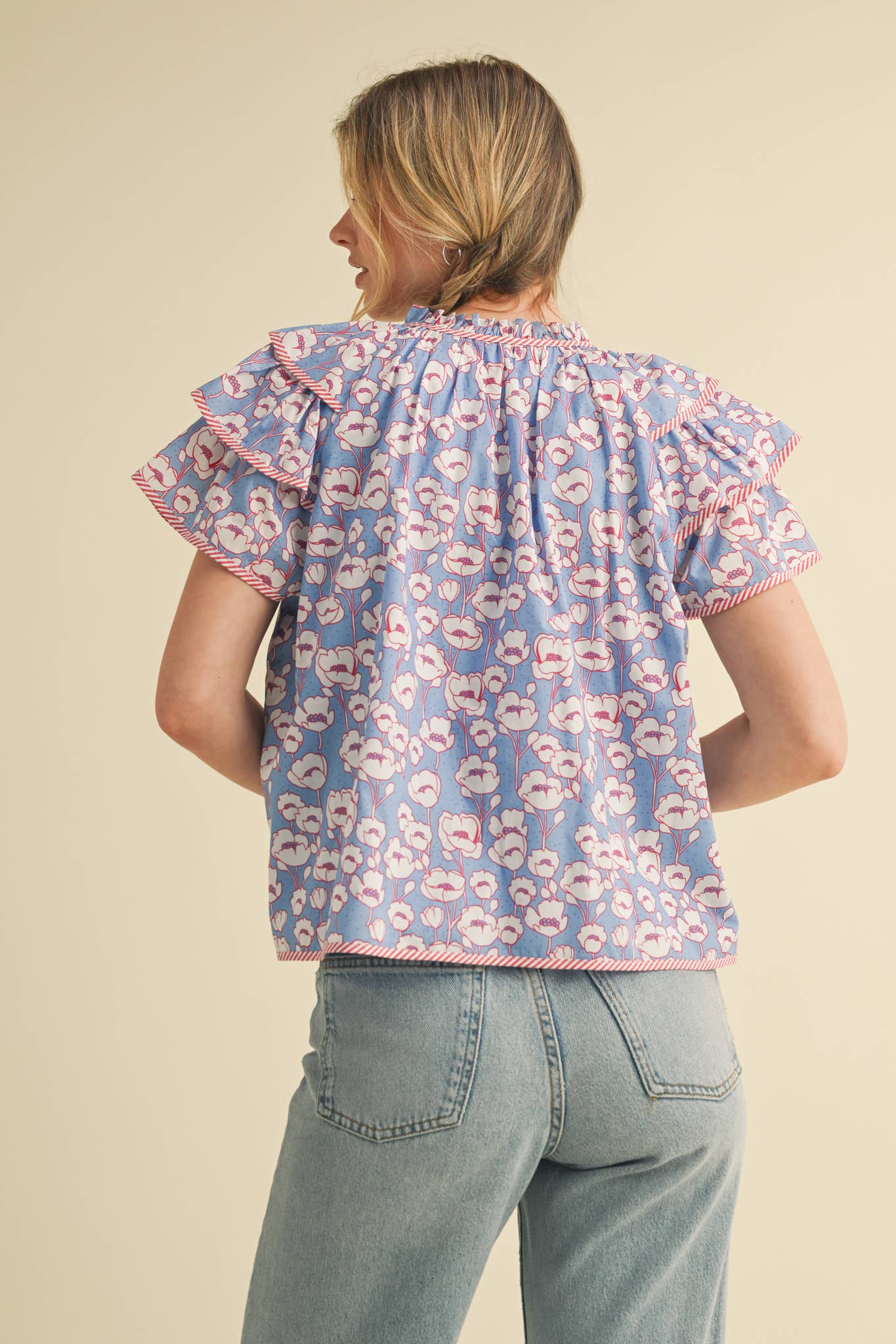 FLORAL FLUTTER SLEEVE CONTRAST BINDING TOP
