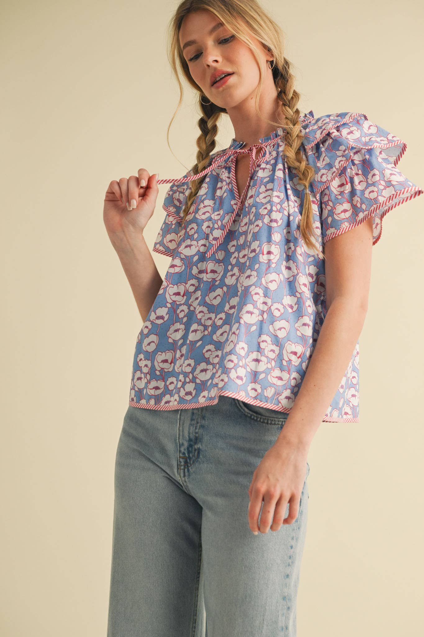 FLORAL FLUTTER SLEEVE CONTRAST BINDING TOP
