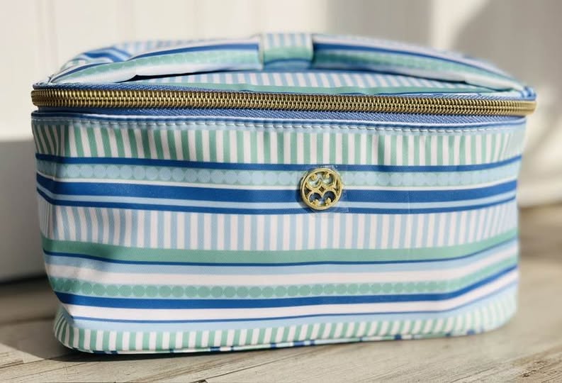 Kiss and Makeup Cosmetic Bag