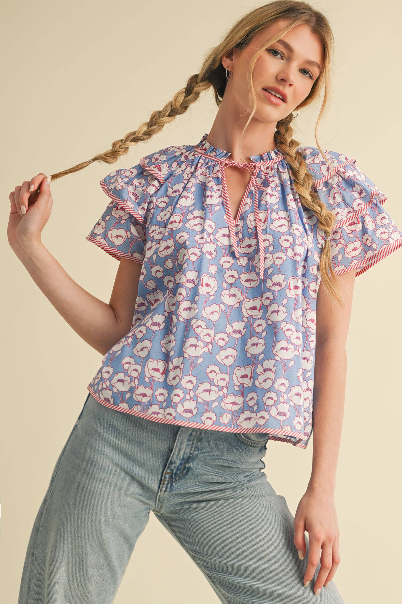 FLORAL FLUTTER SLEEVE CONTRAST BINDING TOP
