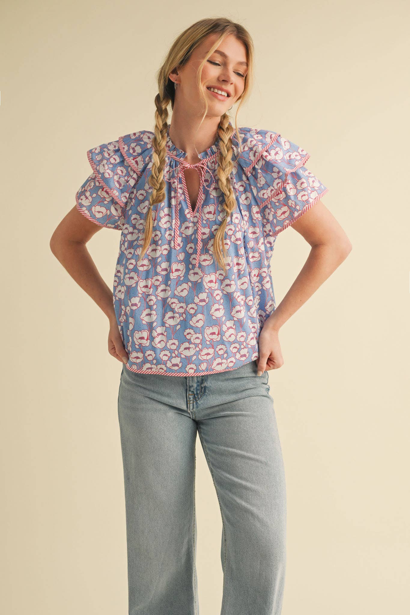 FLORAL FLUTTER SLEEVE CONTRAST BINDING TOP