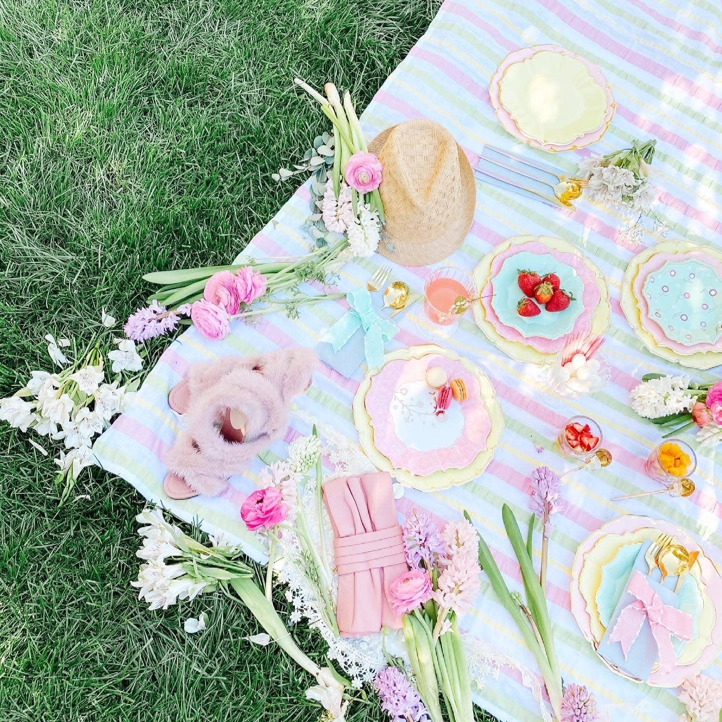 Floral Embroidery Mint Dessert Plate