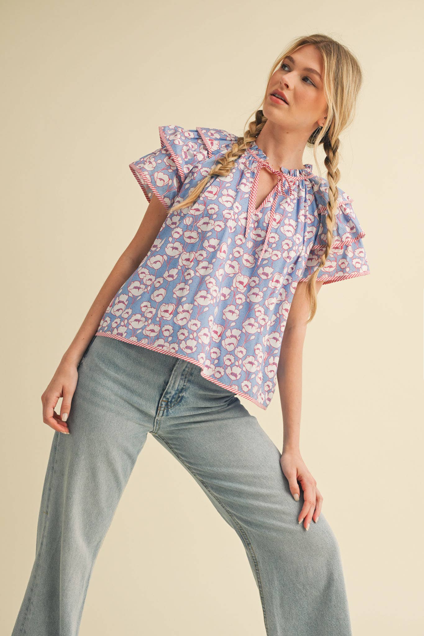 FLORAL FLUTTER SLEEVE CONTRAST BINDING TOP