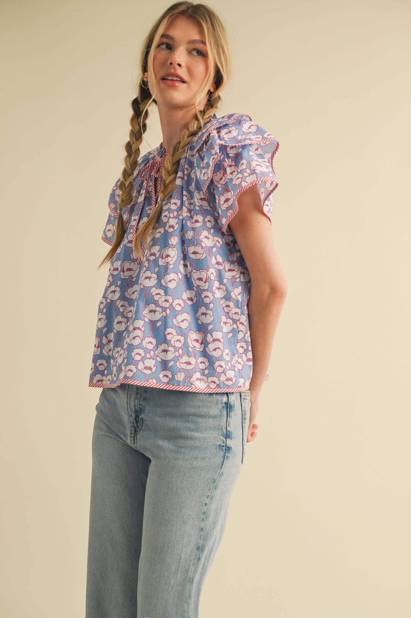 FLORAL FLUTTER SLEEVE CONTRAST BINDING TOP