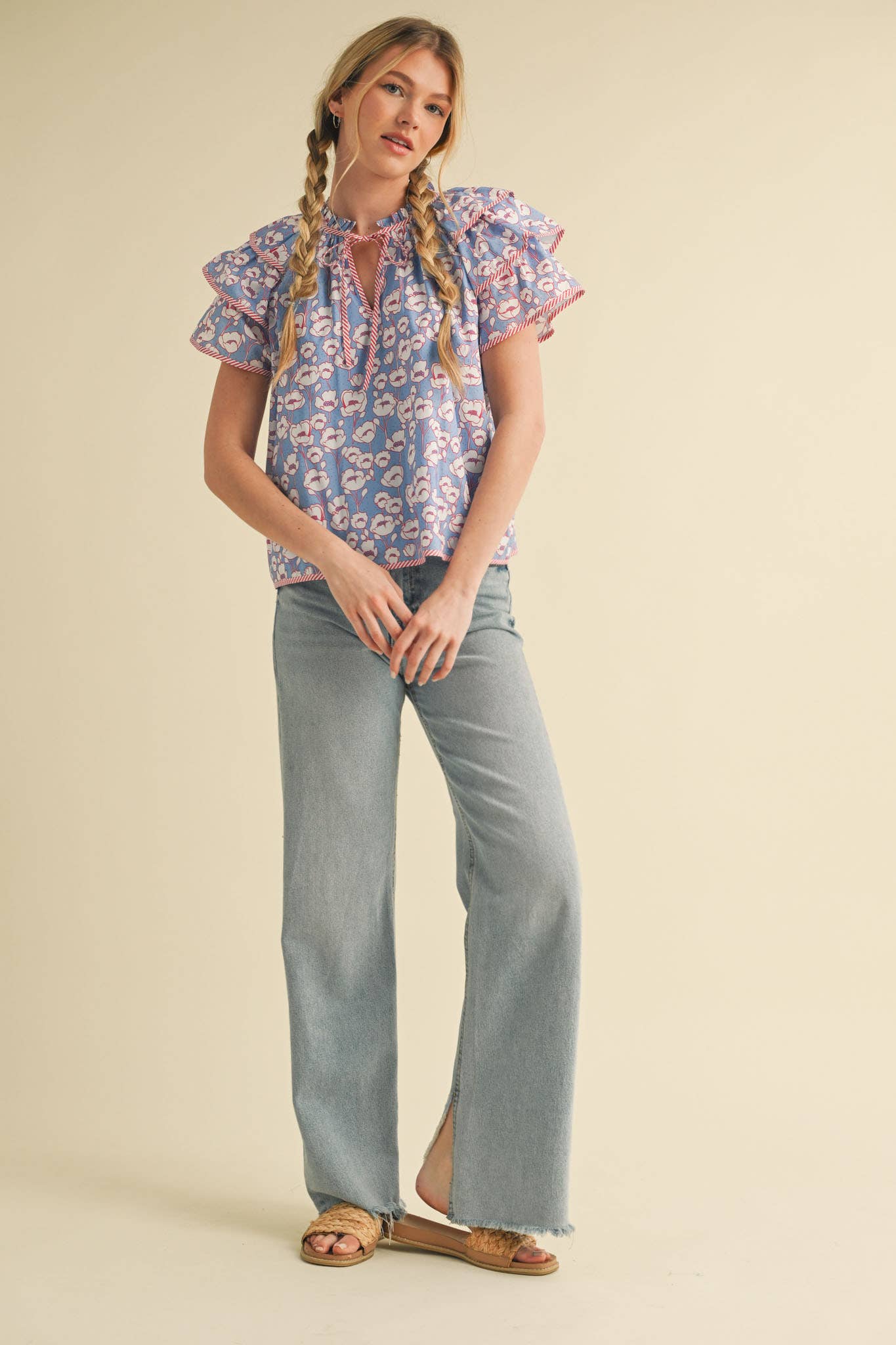 FLORAL FLUTTER SLEEVE CONTRAST BINDING TOP