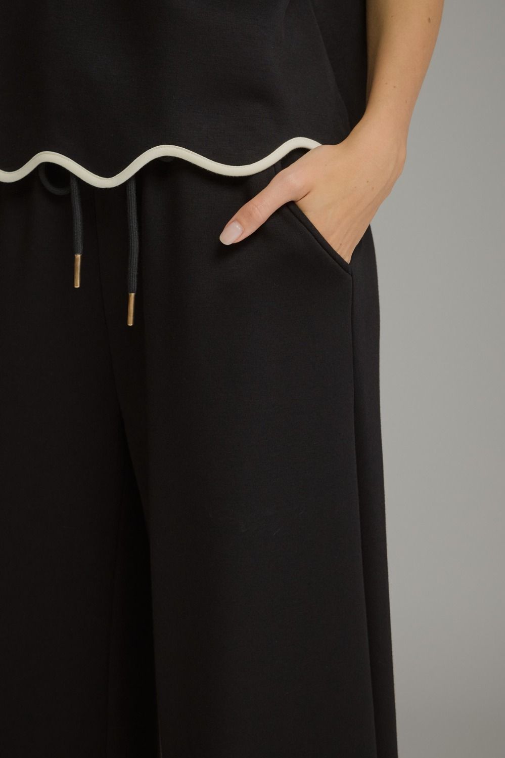 The Suzie Scallop Pant (Brown or Black) Matching Top Available