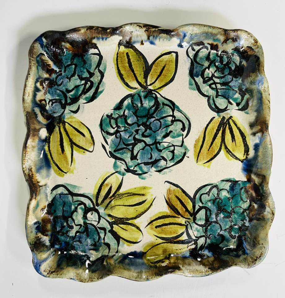 Rosaline Hydrangia Wavy Edge Plate