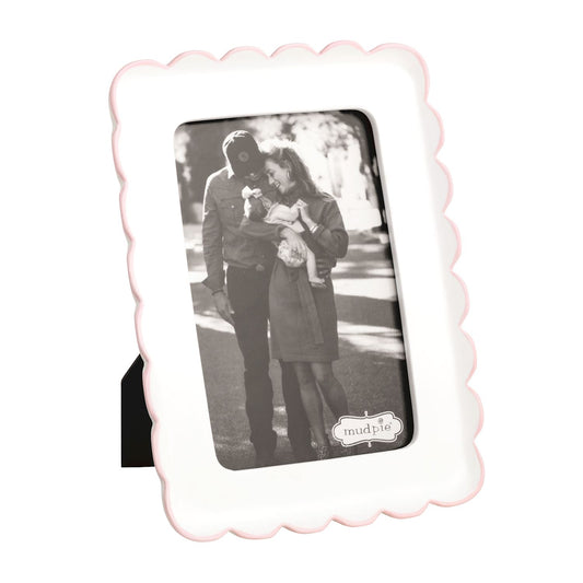 Scalloped Resin Frames 4"x6" ( Pink or Blue )