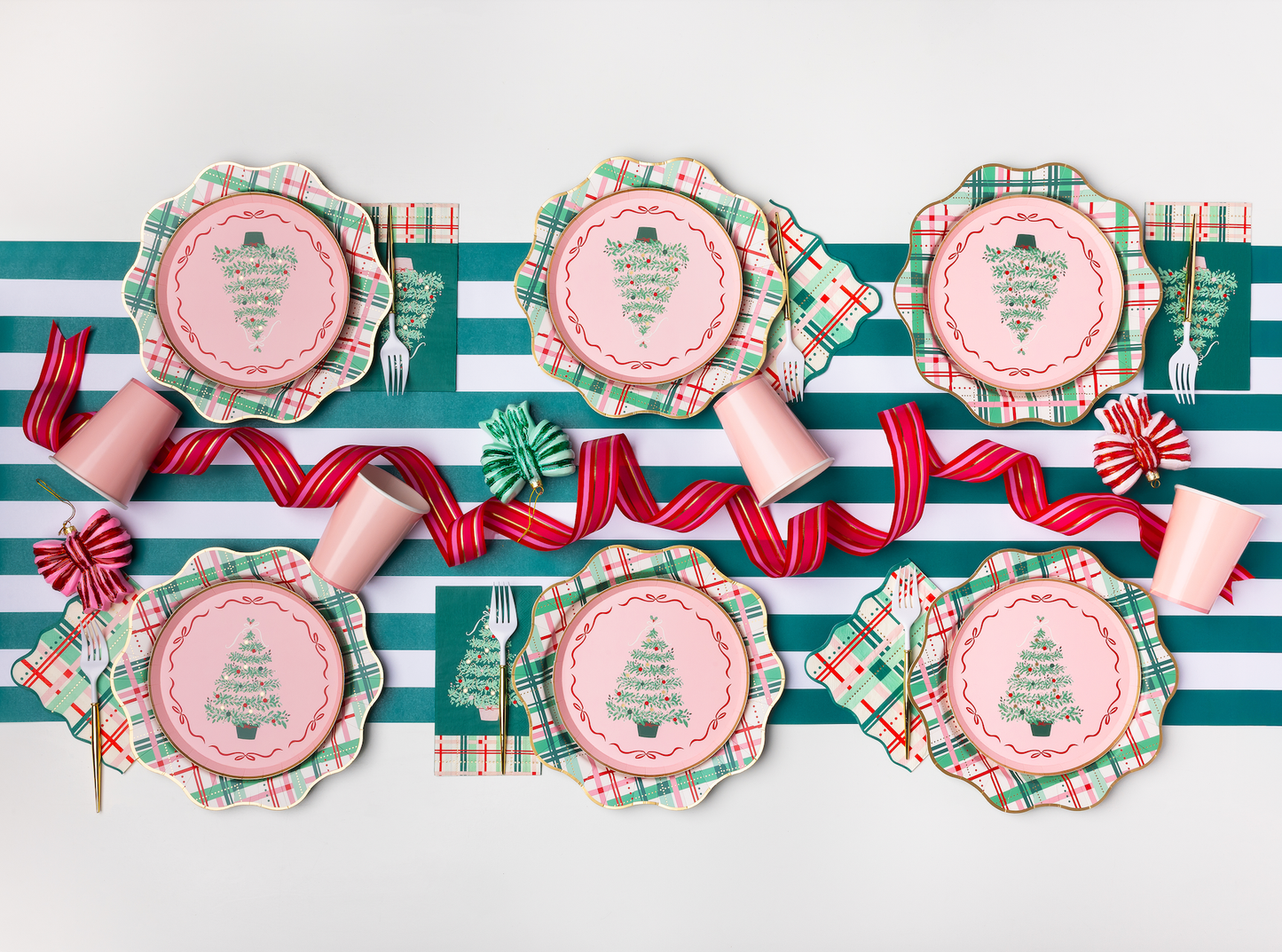 PINK CHRISTMAS TREE DESSERT PLATES 8/Pkg